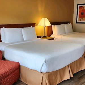 Queen Room Two Queen Beds Pet-Friendly or Non-Smoking